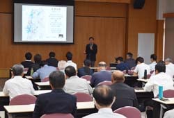 地域全体で対策しようと大勢が参加した講演会