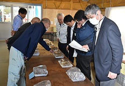 部門ごと見定める審査員ら