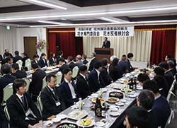 夏季品目の生産・販売経過を振り返り、冬季品目の出荷本番に向けて全員で意思統一した花き出荷反省会