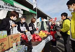 諏訪地域の秋の味覚やJA自慢の商品を売り込んだ「JA湘南農業まつり」