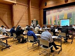 斑点米カメムシの防除対策などを報告したコメづくり学習会