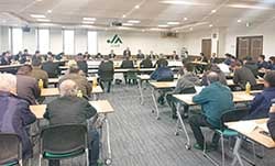 あいさつをする北沢組合長（長野県塩尻市で）