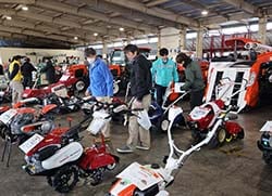 最新の農業機械が多数並んだ農業機械・資材大商談会