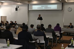 あいさつする野村部会長