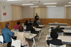 講義を受ける部会員