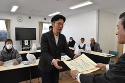 最優秀賞を受賞した塩澤裕樹さん（長野県飯田市で）