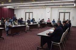 JA役職員に声を伝える青壮年部員