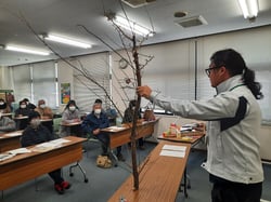 「果樹の剪定」講習会の様子