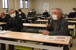 研修会で積極的に質問する部会員