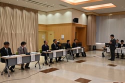 意見・要望を伝える濵青年部長（右）