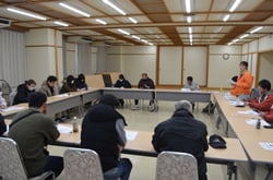 出荷管理方法を検討する生産者ら