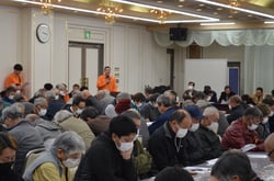 担当指導員の説明を聞く出席者