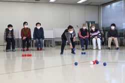 仲間同士声を掛け合いながらプレーする部員