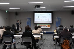 職員がJA事業を説明