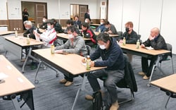 地区ごとの分散会で意見を寄せる組合員