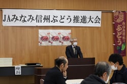 あいさつする宮下部会長