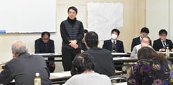 挨拶を述べる百瀬部会長