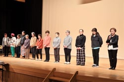 抱負を述べる井出新会長