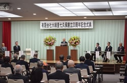 あいさつする竹澤社長（長野県駒ヶ根市で）