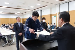 表彰を受ける矢野さん