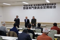 定期総会であいさつする野菜専門委員会の新役員