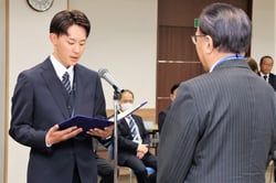 決意を述べる佐々木さん