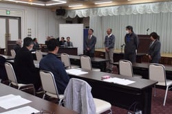 あいさつする畜産部会役員