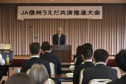挨拶する眞島組合長