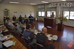 あいさつする石井組合長