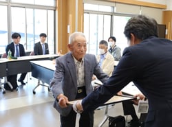 表彰を受ける木下伸一さん