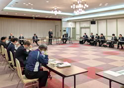 最終報告会で成果を共有するプロジェクトチーム（長野県大町市で）