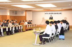 市場に感謝と協力を求める栗林組合長（長野県長野市、６月９日）