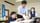 玉ねぎを計測するJA職員