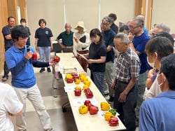 出荷規格を丁寧に確認した出荷説明会（長野県飯田市で）