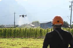 ドローンによる防除の実演
