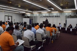 営農指導員らを激励する西村組合長