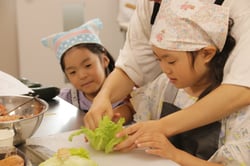子供たちが調理に挑戦