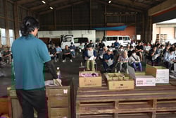営農技術員の説明を聞く部会員