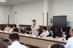 常勤役員に意見を述べるフレッシュミズメンバー