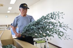 出荷規格を確認する三澤部長