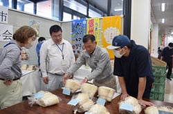 厳正に審査する審査員