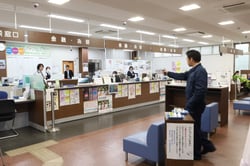 緊迫した強盗対応訓練の様子