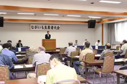 あいさつする五明専門部長