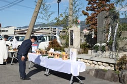 玉串を奉奠する三島部会長