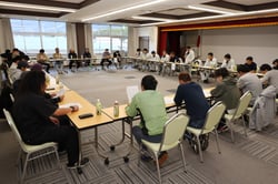 地域振興計画を説明する森山代理