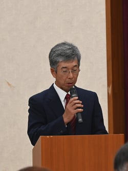 あいさつする瀬川部会長