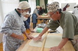ポイントを参加者に伝える講師の田中さん（㊨）