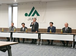 あいさつをする北沢組合長