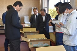 品評会での審査