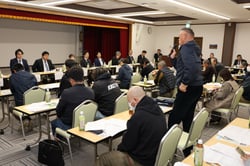 市場と意見交換する部会員